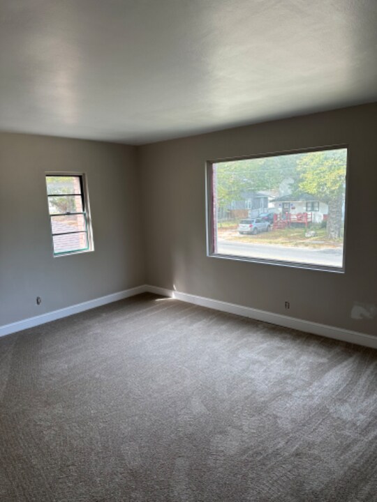 2569 E Midlothian Blvd in Struthers, OH - Building Photo
