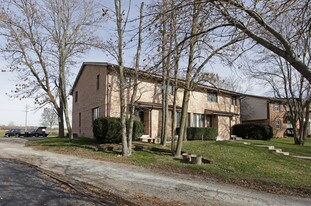 1325 Camden Way in Waukesha, WI - Building Photo