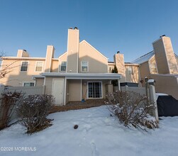 291 Stratford Pl in Morganville, NJ - Building Photo - Building Photo