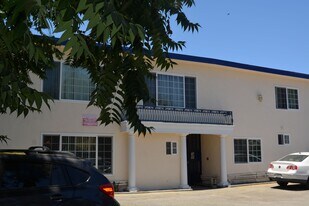 2717 Orchard Ave in Los Angeles, CA - Building Photo