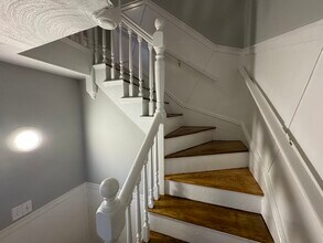 35 Cameron Ave, Unit 2 in Somerville, MA - Foto de edificio - Building Photo
