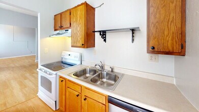 1506 William Howard Taft Rd in Cincinnati, OH - Building Photo - Building Photo