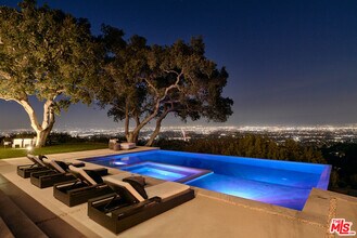 13331 Mulholland Dr in Beverly Hills, CA - Building Photo - Building Photo