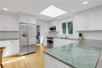 38 Tuxis Rd in Madison, CT - Building Photo - Building Photo