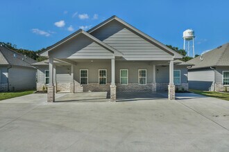 23112 E Wildwood Rd in Porter, TX - Foto de edificio - Building Photo