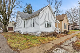 44 W Adams St in Franklin, IN - Foto de edificio - Building Photo