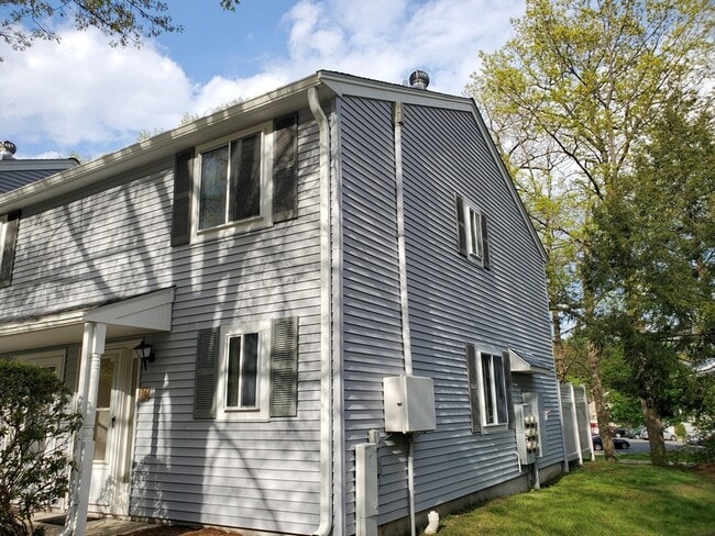 36 Village Hill Ln in Natick, MA - Building Photo - Building Photo