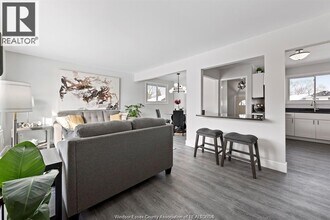 3024 Grandview St in Windsor, ON - Building Photo - Building Photo