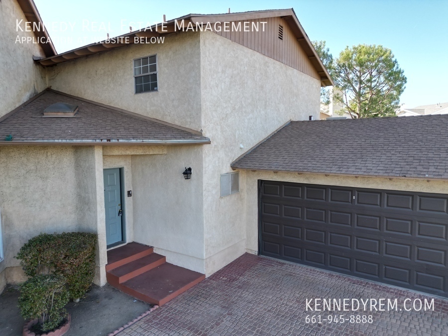 39213 10th St W in Palmdale, CA - Building Photo