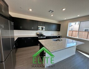 15985 Testarossa St in Lathrop, CA - Building Photo - Building Photo