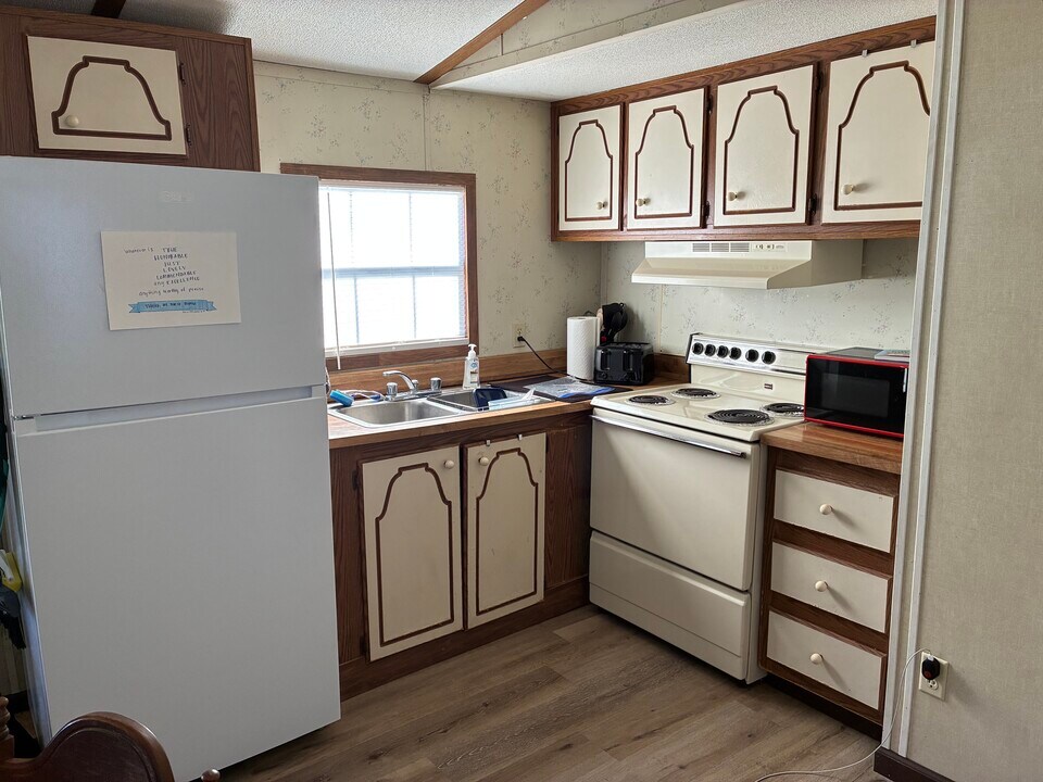 30 Upper Price Ln in Spring City, TN - Building Photo