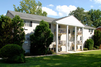 Carriage House Apartments in Newtown Square, PA - Foto de edificio - Building Photo