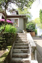 3324 NE Peerless Pl in Portland, OR - Building Photo - Building Photo