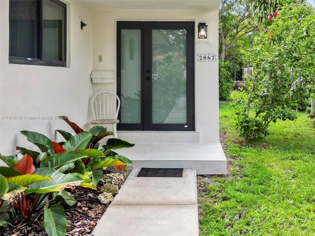 2867 SW 38th Ave in Miami, FL - Building Photo - Building Photo