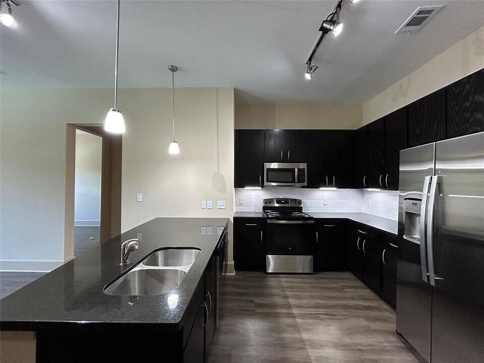230 T C Jester Blvd in Houston, TX - Building Photo