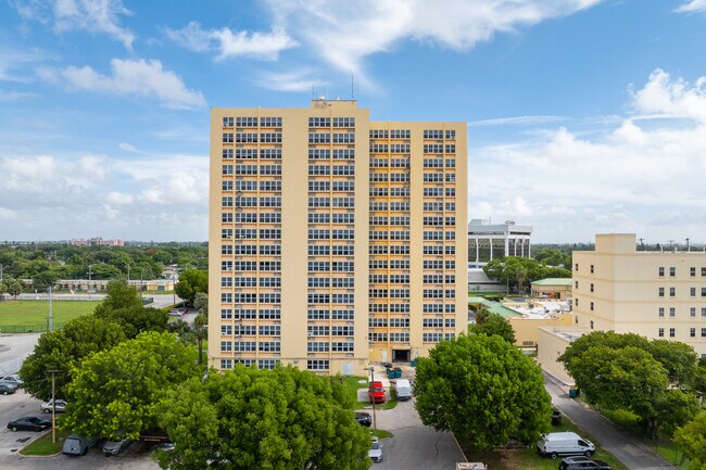 Ward Tower I in Miami, FL - Building Photo - Building Photo