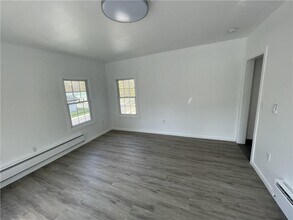 19 Broadhead St in Ellenville, NY - Building Photo - Building Photo