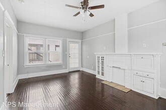 1049 E 5th St in Long Beach, CA - Building Photo - Building Photo