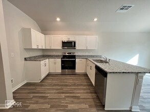 17636 Cedar Crst Dr in Conroe, TX - Foto de edificio - Building Photo