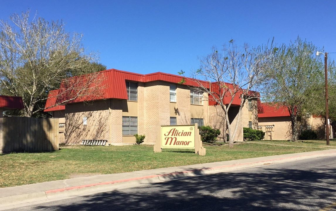 Alician Manor Apartments in Alice, TX - Building Photo