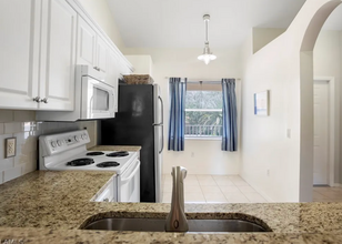 6605 Huntington Lakes Cir in Naples, FL - Building Photo - Building Photo