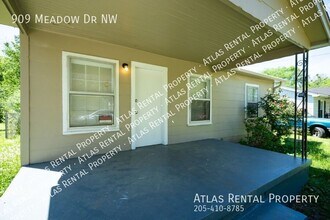 909 Meadow Dr NW in Huntsville, AL - Building Photo - Building Photo