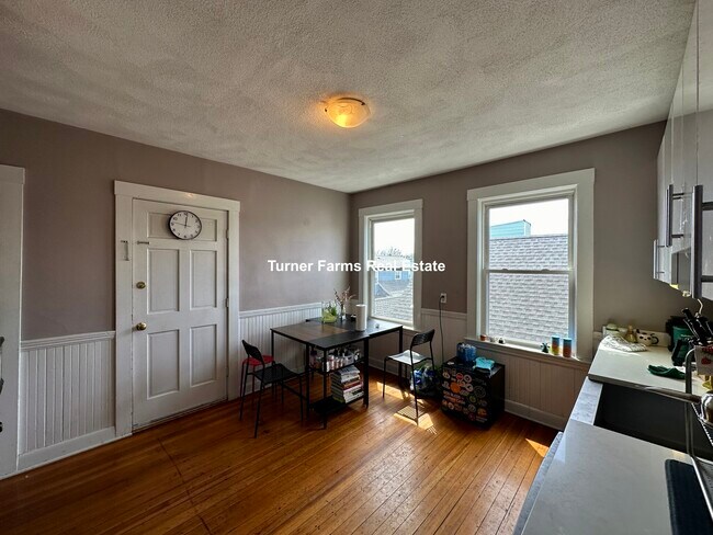 23 Granite St, Unit 3 in Somerville, MA - Building Photo - Building Photo