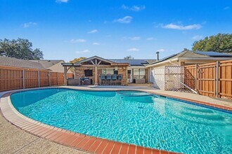 913 Sandhurst Dr in Plano, TX - Building Photo - Building Photo