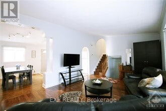 74 Seabrooke Dr in Ottawa, ON - Building Photo - Building Photo