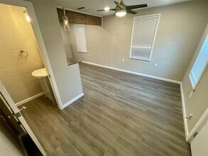 2612 Rogers Ave in Austin, TX - Building Photo - Building Photo