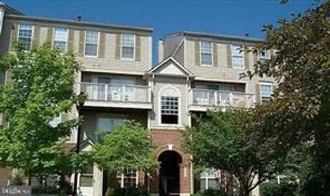 property at 46956 Courtyard Sq
