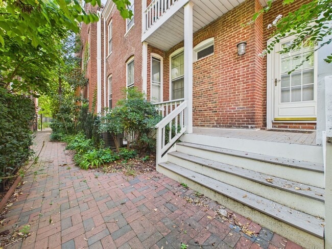 property at 2204 W Grace St