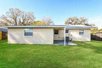 527 Robin Hill Cir in Brandon, FL - Building Photo - Building Photo