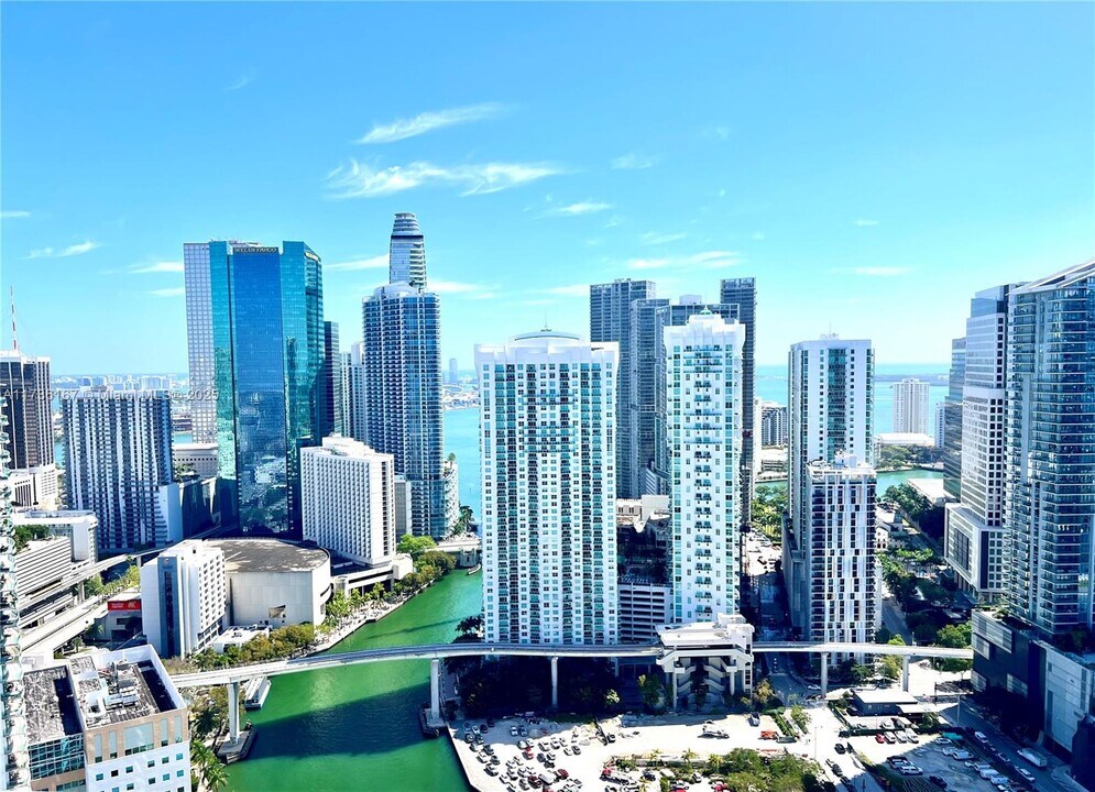 92 SW 3rd St in Miami, FL - Building Photo