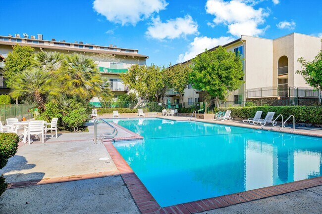 5460 White Oak Ave, Unit F303 in Encino, CA - Building Photo - Building Photo