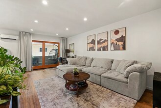 1425 N Harper Ave in West Hollywood, CA - Building Photo - Building Photo