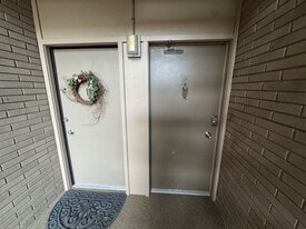 6590 Chaffee Ct in Brecksville, OH - Building Photo