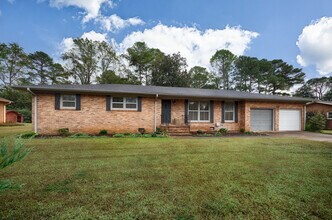 2105 Shannonhouse Rd SW in Huntsville, AL - Building Photo - Building Photo