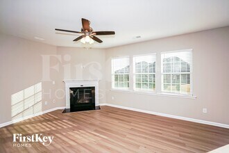 205 Falls Cove Dr in Troutman, NC - Foto de edificio - Building Photo