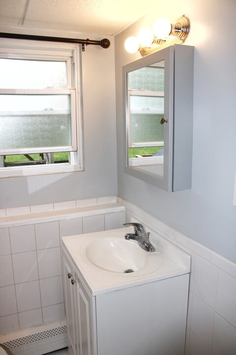 53 Andover Dr in Coram, NY - Building Photo