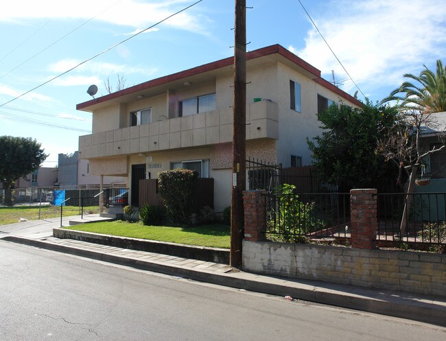 5215 Harmony Ave in North Hollywood, CA - Foto de edificio - Building Photo