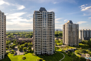 200 des Sommets Av in Montréal, QC - Building Photo - Building Photo