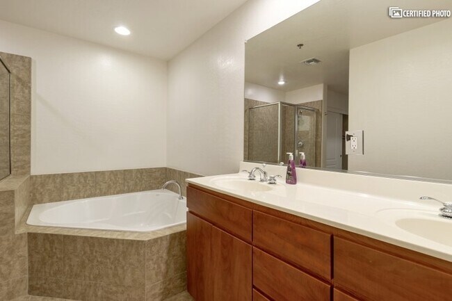 16 W Encanto Blvd, Unit 10 in Phoenix, AZ - Building Photo - Building Photo