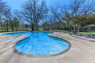 Bainbridge Apartments in Austin, TX - Foto de edificio - Building Photo