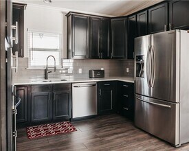 2505 Rogge Ln in Austin, TX - Foto de edificio - Building Photo