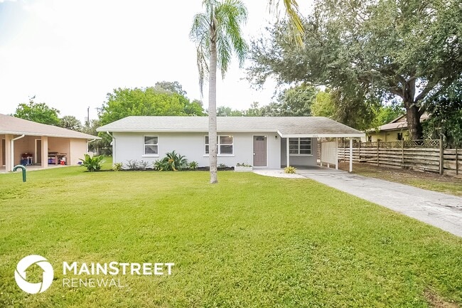 2026 Sandrala Dr in Sarasota, FL - Foto de edificio - Building Photo