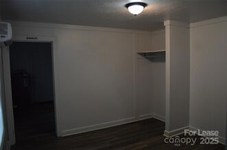 511 S Elm St in Statesville, NC - Foto de edificio - Building Photo