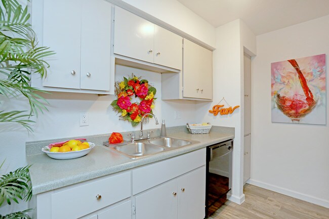Tuscany Pointe Villas in Phoenix, AZ - Building Photo - Interior Photo