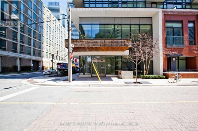 75-2075 St Nicholas St in Toronto, ON - Building Photo - Building Photo