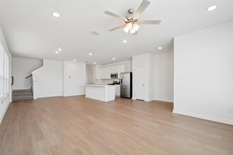 152 Hartson Dr in Taylor, TX - Building Photo - Building Photo